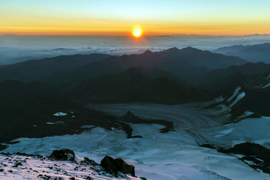 驕傲！山美股份歐洲員工勇攀歐洲第一峰-厄爾布魯士峰