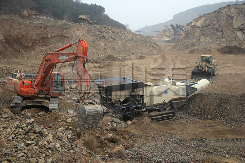 履帶式顎式移動(dòng)破碎站專破堅(jiān)硬、強(qiáng)磨蝕性物料