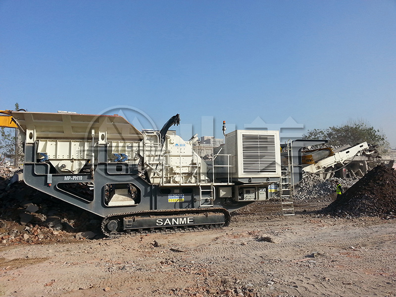 與傳統(tǒng)的固定式破碎機相比，移動破碎站有哪些特點？