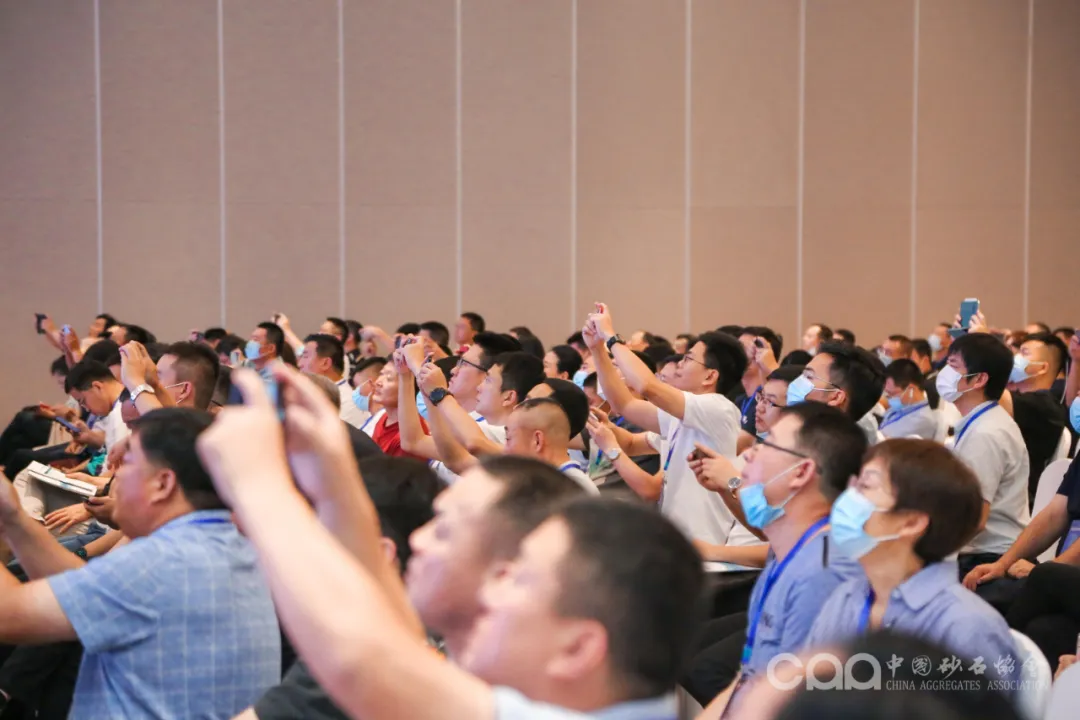 主旨報告 | 胡幼奕以國際化視角，提出固廢綜合利用和生態(tài)環(huán)境修復(fù)新思路