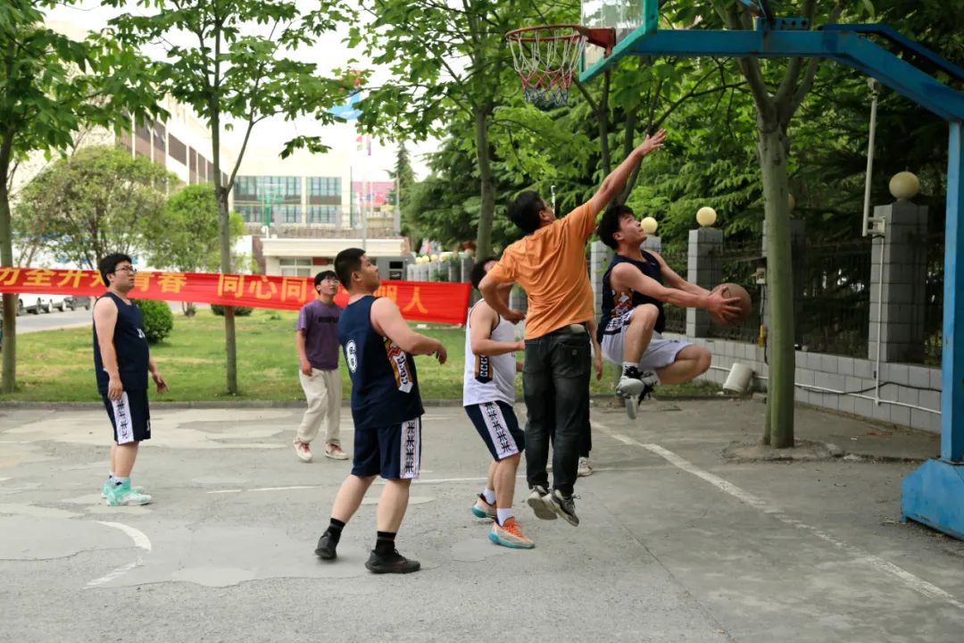上海山美股份2025春季運(yùn)動(dòng)會(huì)火熱啟幕！拔河、籃球預(yù)賽燃情開(kāi)戰(zhàn)